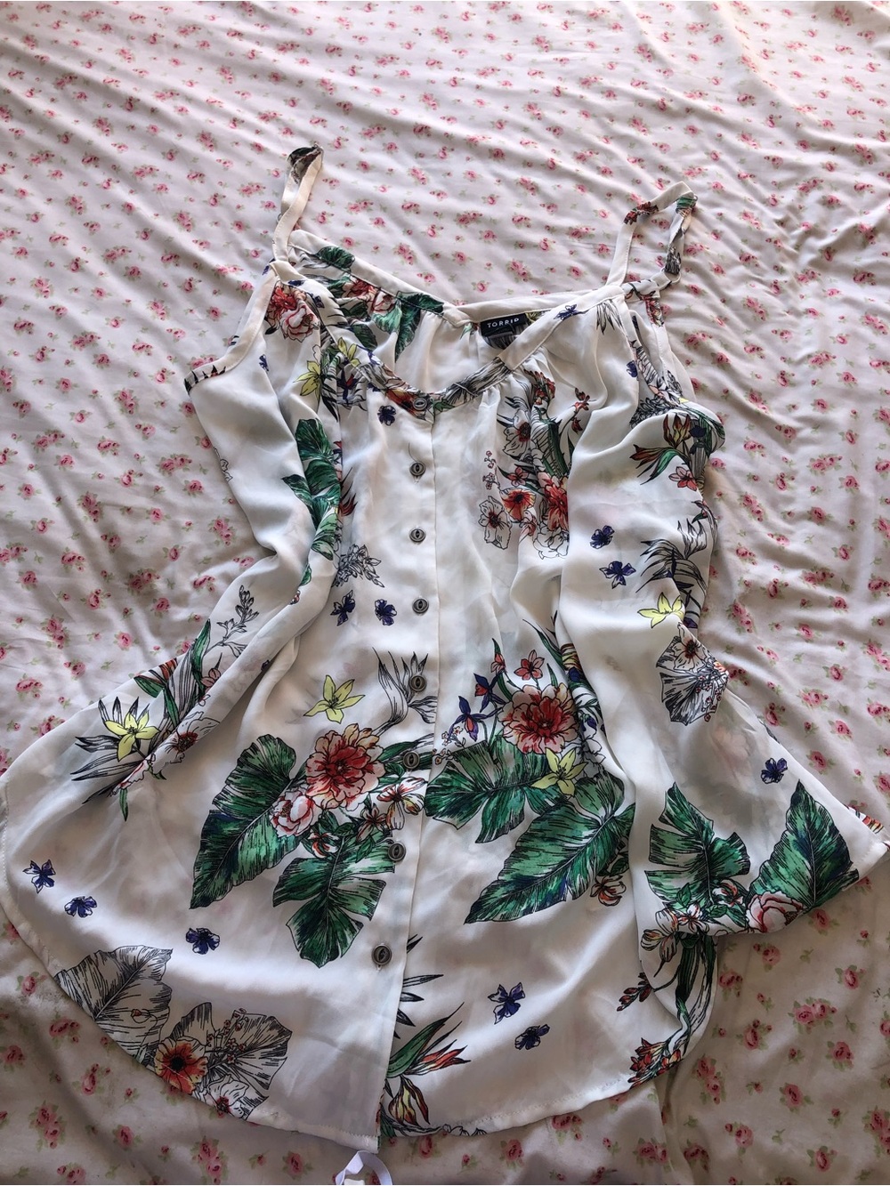 torrid White Floral Button-Front Camisole with Green Leaves